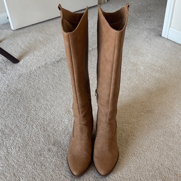 Elegant Tan Knee-High Cowboy Women's Boots - Picture 1 of 4